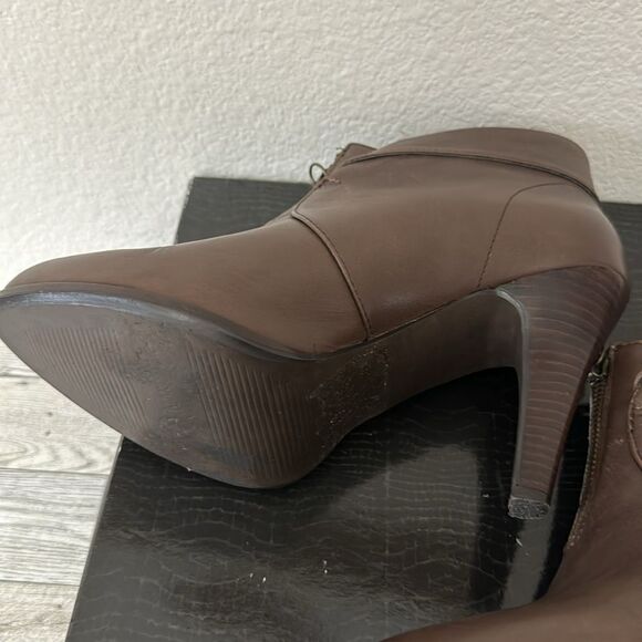 B Makowsky Dark Brown Leather Booties Size 5.5 - Picture 6 of 14